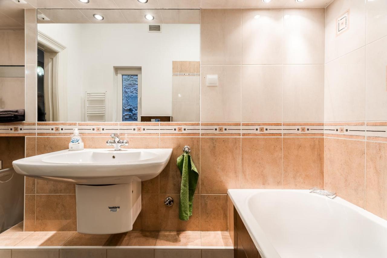 בודפשט Berta - 4 Bedrooms, 3 Baths מראה חיצוני תמונה