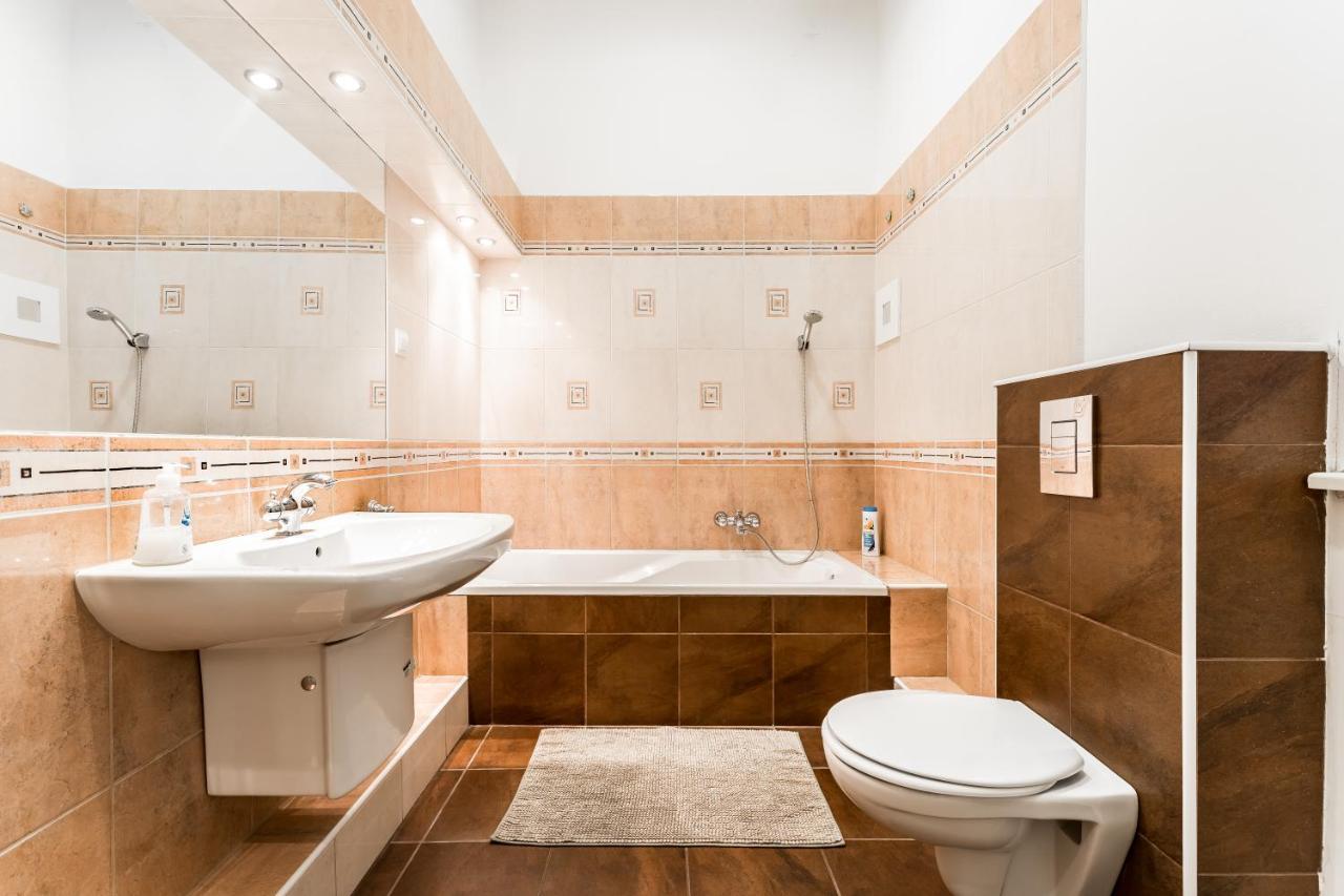 בודפשט Berta - 4 Bedrooms, 3 Baths מראה חיצוני תמונה